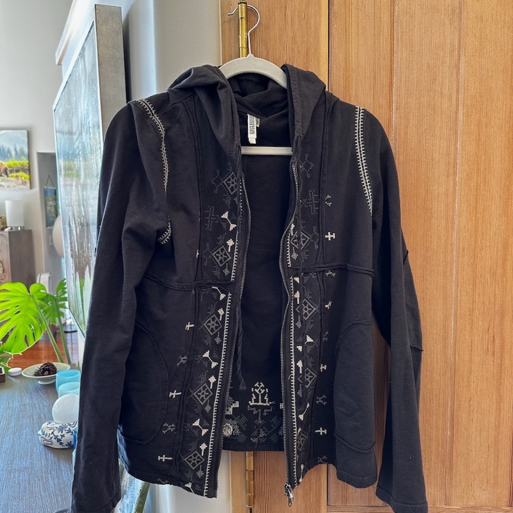 Monoreno Hooded Zip Embroidered Jacket